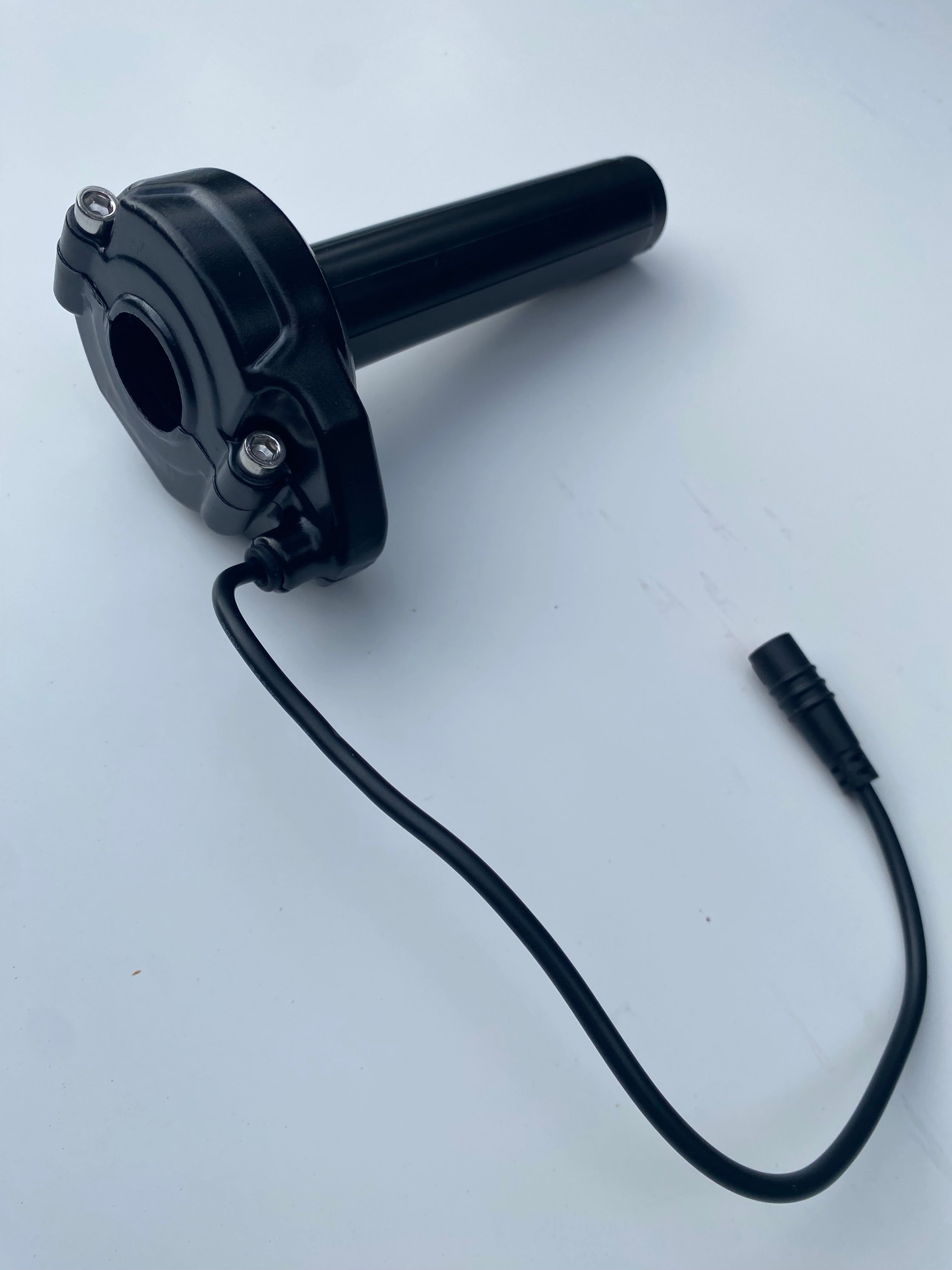 Black Plug and play Surron throttle 3pin (Preorder)