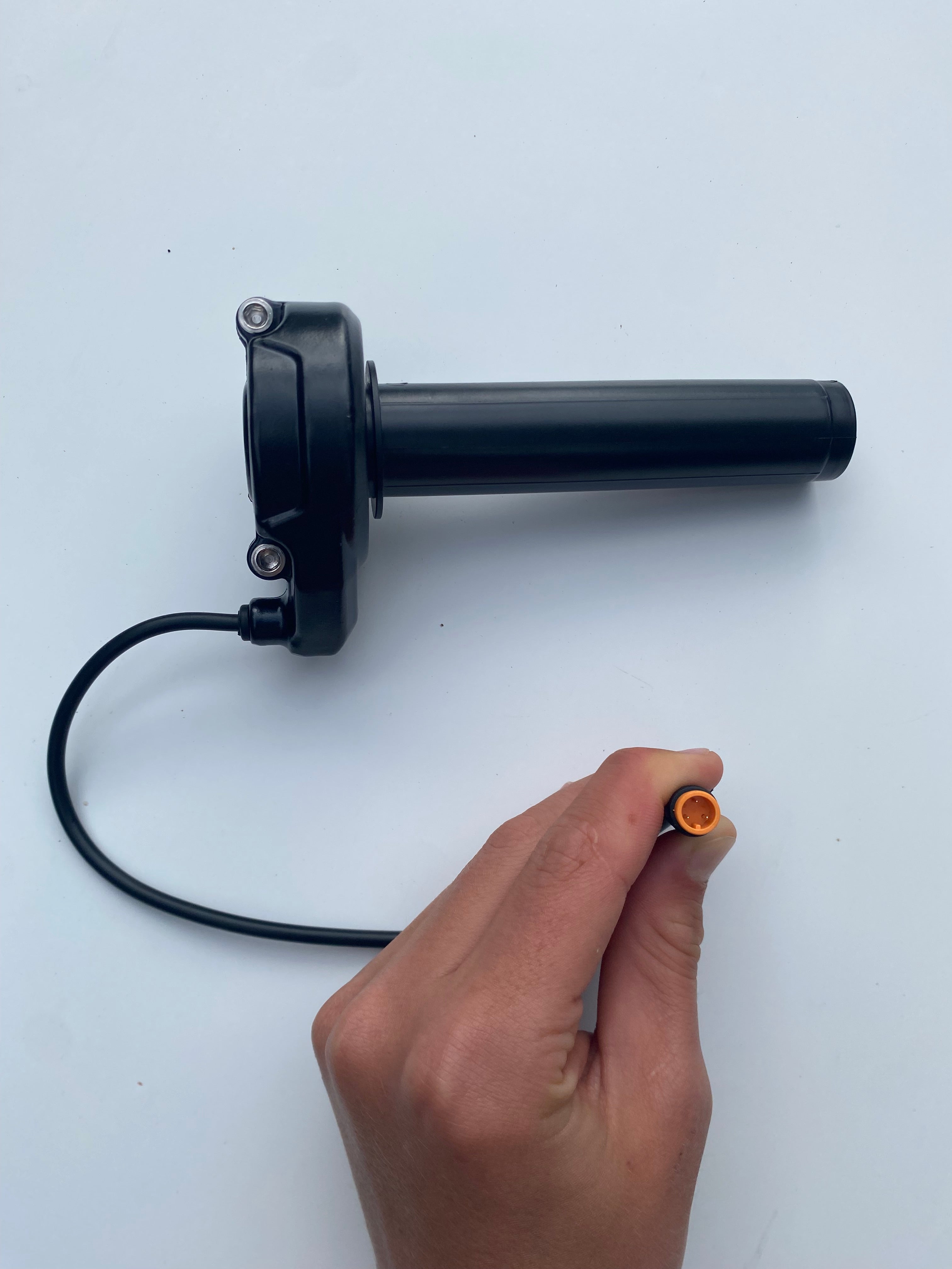 Black Plug and play Surron throttle 3pin (Preorder)