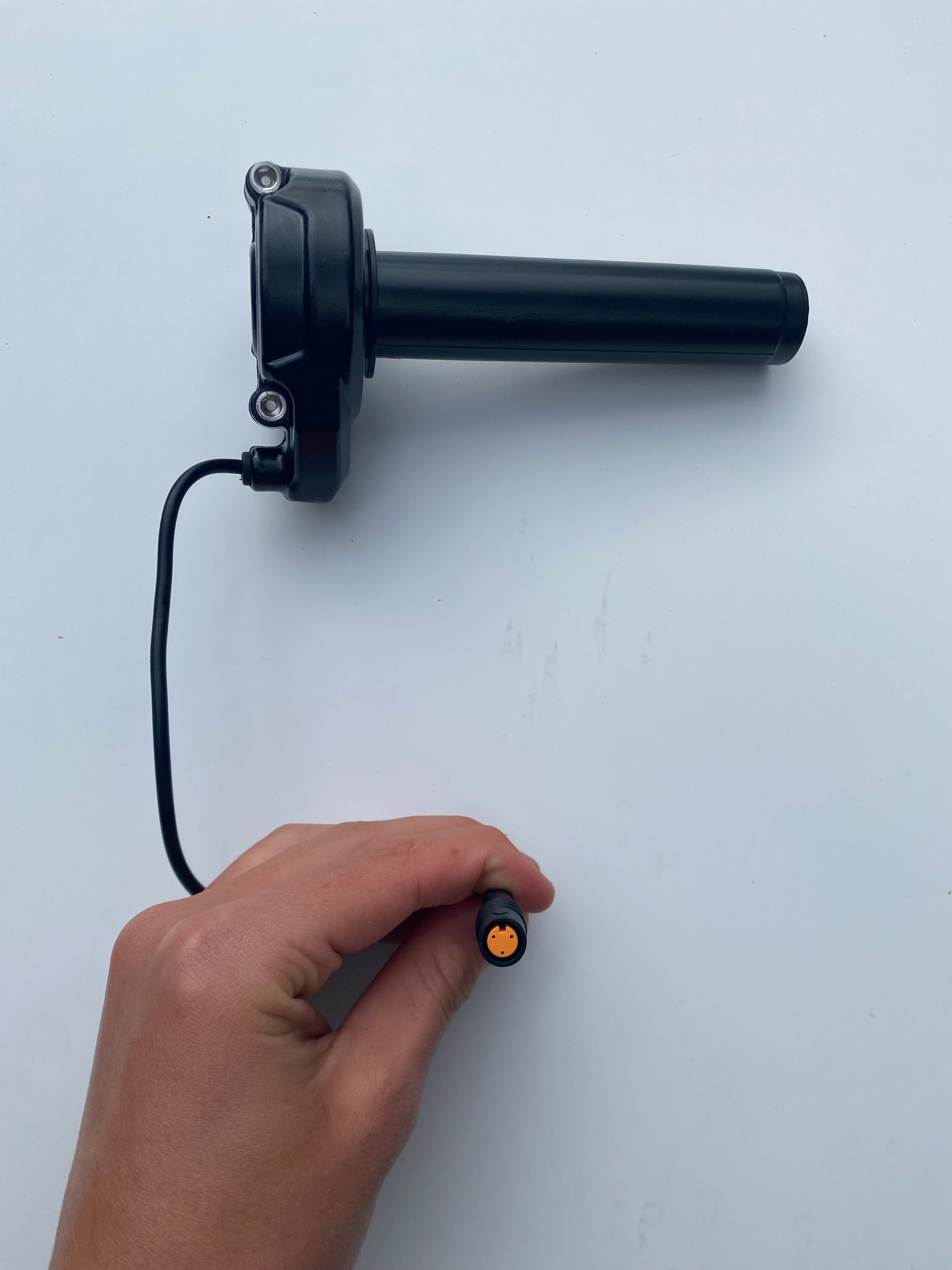Black Plug and play Surron throttle 3pin (Preorder)